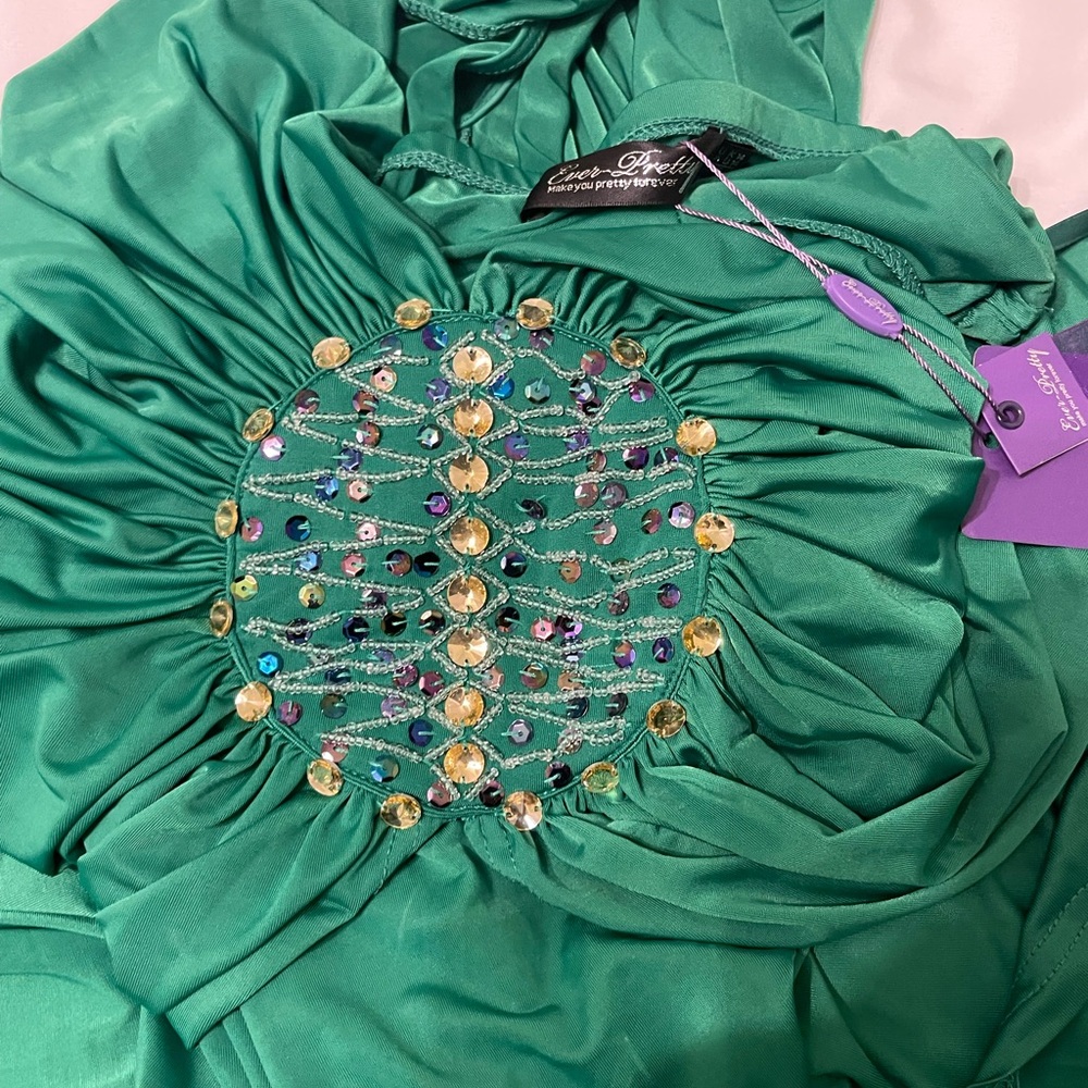 Elegant Green Evening Gown - Picture 8 of 9